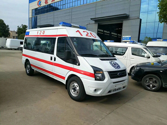 國六福特新世代V348長(zhǎng)軸中頂救護(hù)車