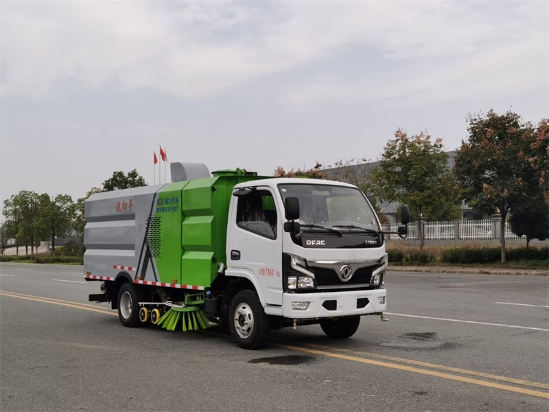 東風多利卡3308軸距洗掃車